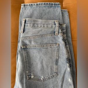 Balloon leg non stretch denim. High waisted.